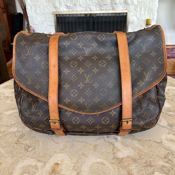 Authentic Louis Vuitton Monogram SAUMUR 43 XL Messenger Bag Unisex - Picture 3 of 15